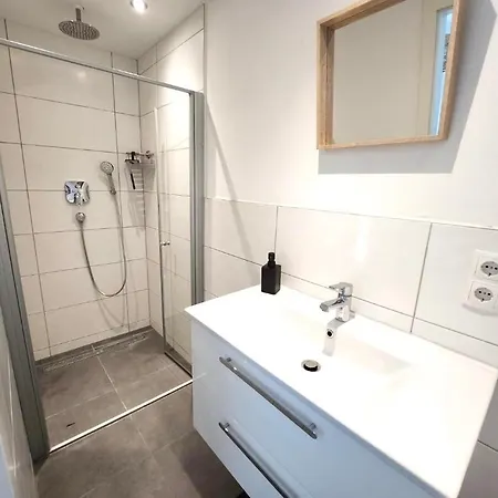 Modernes Mit Wifi, Aufzug & Kostenlos Parken El-living Apartment *